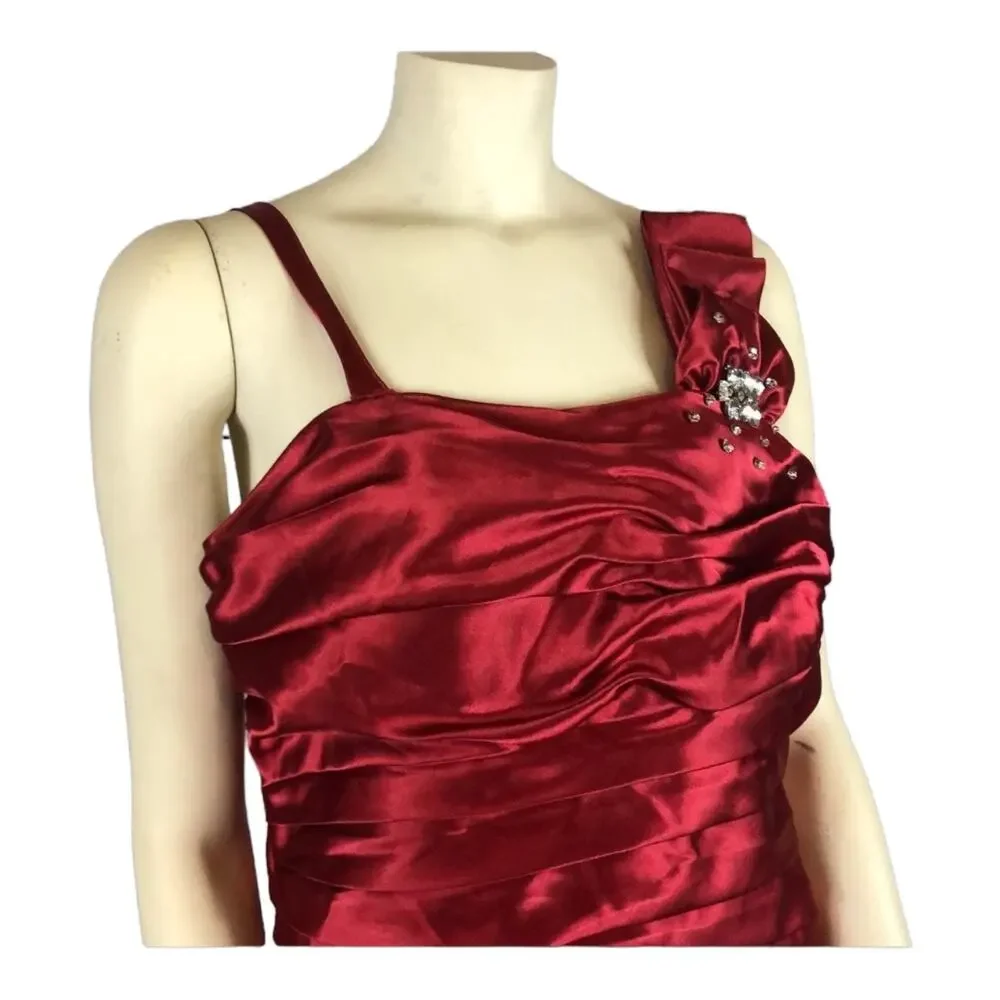 NWT Cindy Collection style 1230 in red sleeveless ruched jewelled size 2 XL